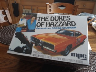 Round2 (MPC) 1/25 scale, The Dukes of Hazzard - General Lee Dodge Charger